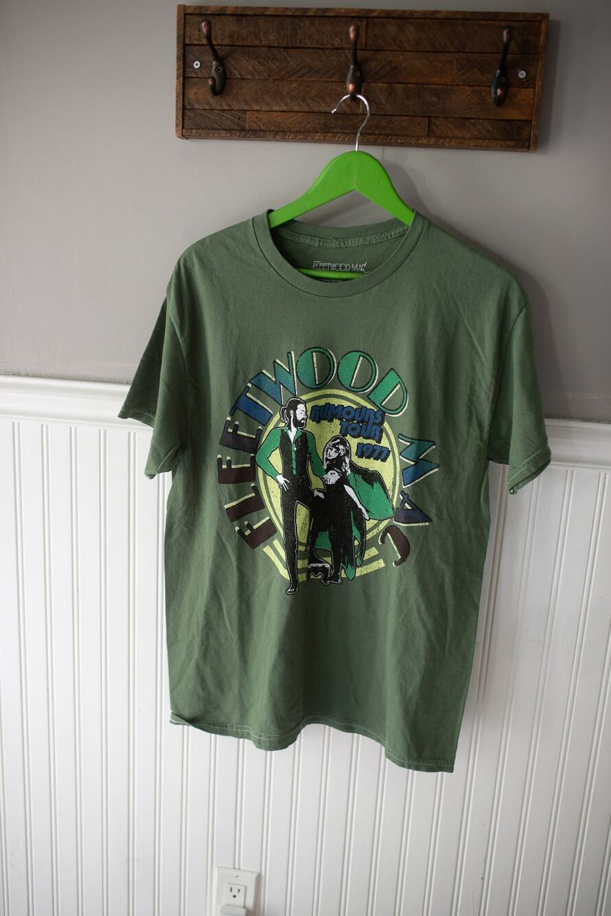 Urban Outfitters Fleetwood Mac 1977 Tour Graphic Tee Shirt Medium